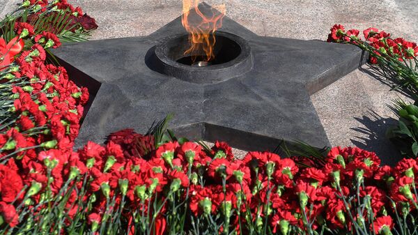 Вечный огонь, доставленный от Могилы Неизвестного солдата у Кремлевской стены и зажженный во время открытия мемориального комплекса Великой Отечественной войны в Казани