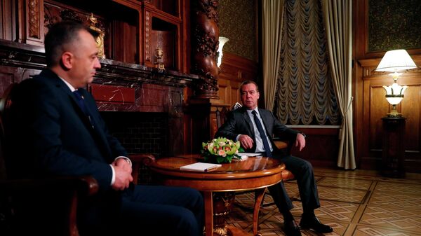 Председатель правительства РФ Дмитрий Медведев и премьер-министр Молдавии Ион Кику во время встречи