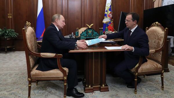 Президент РФ Владимир Путин и министр культуры РФ Владимир Мединский во время встречи