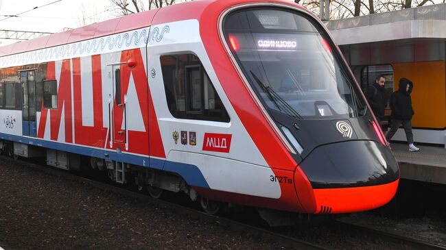 Поезд Московского центрального диаметра на станции в Одинцово