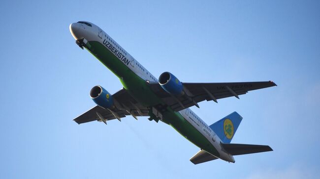 Самолет Boeing 757-231 авиакомпании Uzbekistan Airways