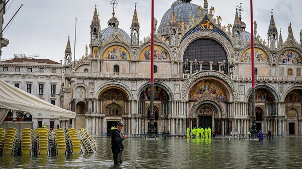 На площади Сан-Марко в Венеции во время наводнения