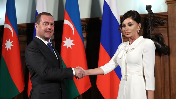 Председатель правительства РФ Дмитрий Медведев и первый вице-президент Азербайджана Мехрибан Алиева во время встречи.  21 ноября 2019