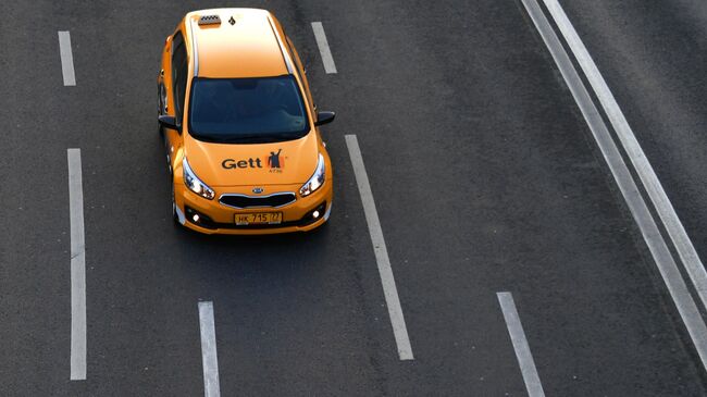 Автомобиль Taxi Gett на улице в Москве