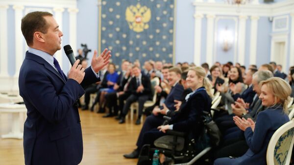 Председатель правительства России Дмитрий Медведев проводит рабочую встречу с активом местных и первичных отделений партии Единой России
