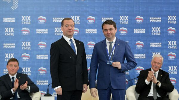  Председатель правительства РФ, председатель партии Единая Россия Дмитрий Медведев и губернатор Мурманской области Андрей Чибис