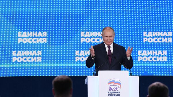 Президент РФ Владимир Путин и премьер-министр РФ Дмитрий Медведев приняли участие в съезде партии Единая Россия