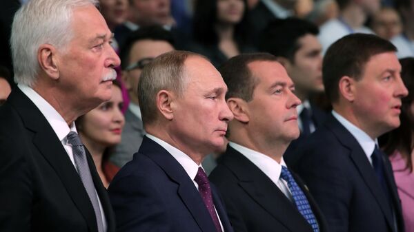Президент РФ В. Путин и премьер-министр РФ Д. Медведев приняли участие в съезде партии Единая Россия
