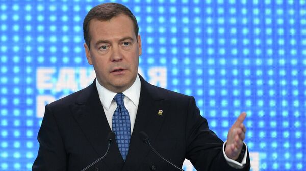 Председатель правительства РФ Дмитрий Медведев на пленарном заседании партии Единая Россия