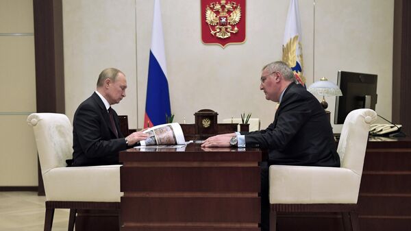 Владимир Путин и генеральный директор государственной корпорации по космической деятельности Роскосмос Дмитрий Рогозин во время встречи