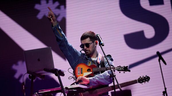 Рэпер Noize MC выступают на концерте-поединке Red Bull SoundClash в спортивном комплексе ЦСКА-Арена в Москве