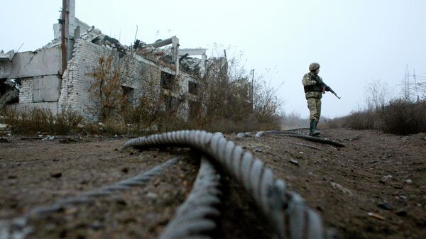 Украинский военнослужащий на линии соприкосновения в ДНР