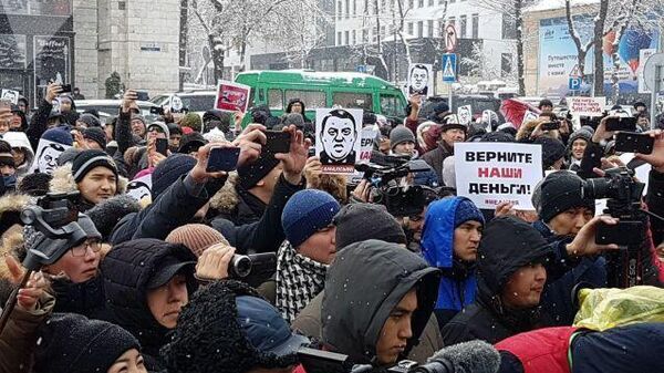Митинг против коррупции у Белого дома в Киргизии. 25 ноября 2019