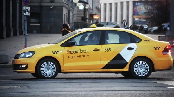 Автомобиль службы Яндекс Такси