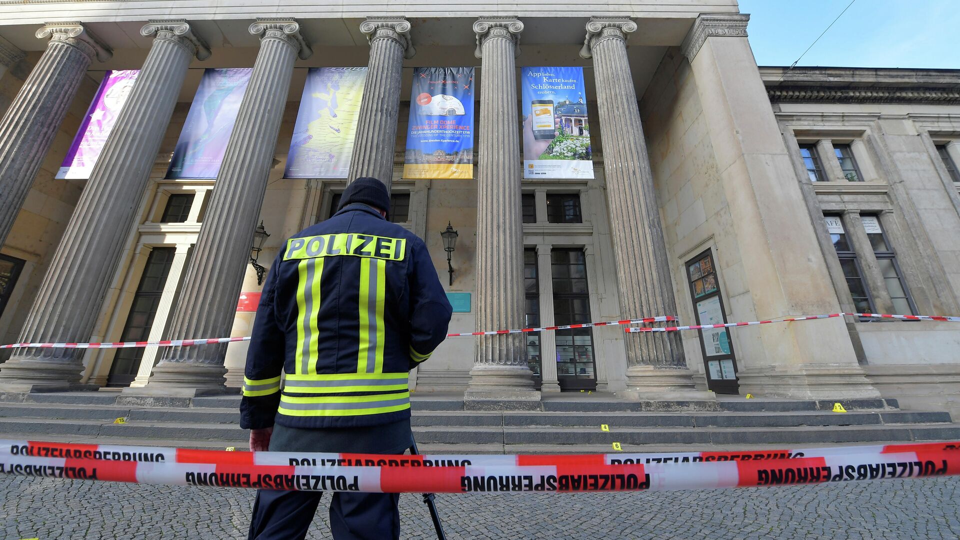 Полицейский у дворца Зеленый свод в Дрездене - РИА Новости, 1920, 25.11.2019