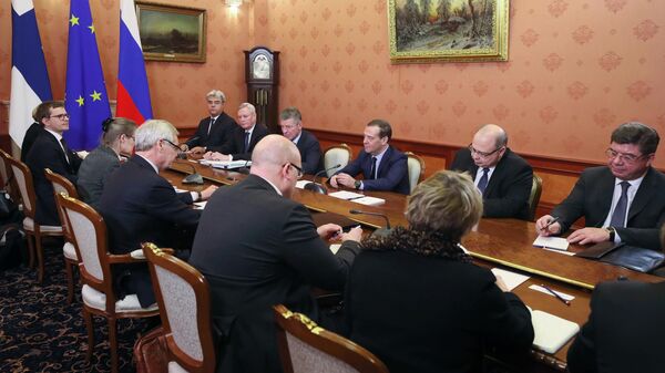Председатель правительства России Дмитрий Медведев и премьер-министр Финляндии Антти Ринне во время встречи