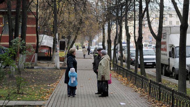 Горожане на одной из улиц Балашихи