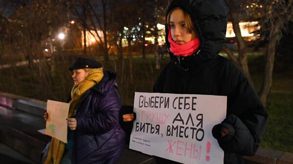 Пикет, приуроченный к Международному дню борьбы за ликвидацию насилия в отношении женщин, в Москве