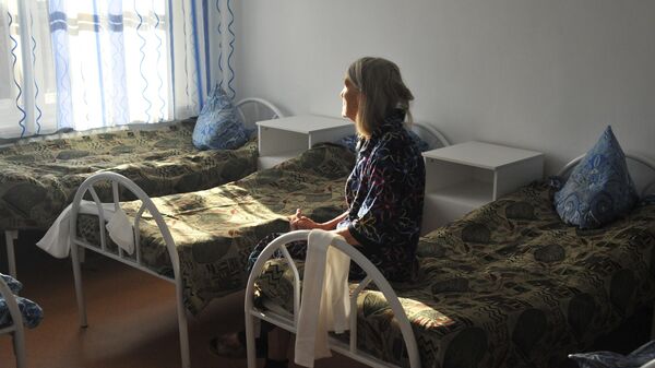 Пациентка в больничной палате психосоматического отделения Тамбовской областной психиатрической больницы