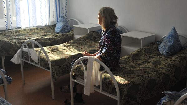 Пациентка в больничной палате психосоматического отделения Тамбовской областной психиатрической больницы