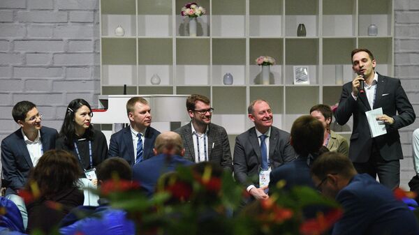 Победители первого конкурса управленцев Лидеры России во время презентации клуба Эльбрус