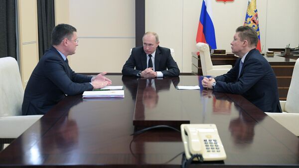 Президент РФ Владимир Путин, министр энергетики РФ Александр Новак и председатель правления компании Газпром Алексей Миллер во время встречи