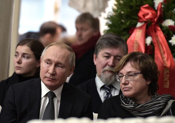 Президент РФ Владимир Путин на церемонии прощания с президентом Санкт-Петербургского государственного университета Людмилой Вербицкой