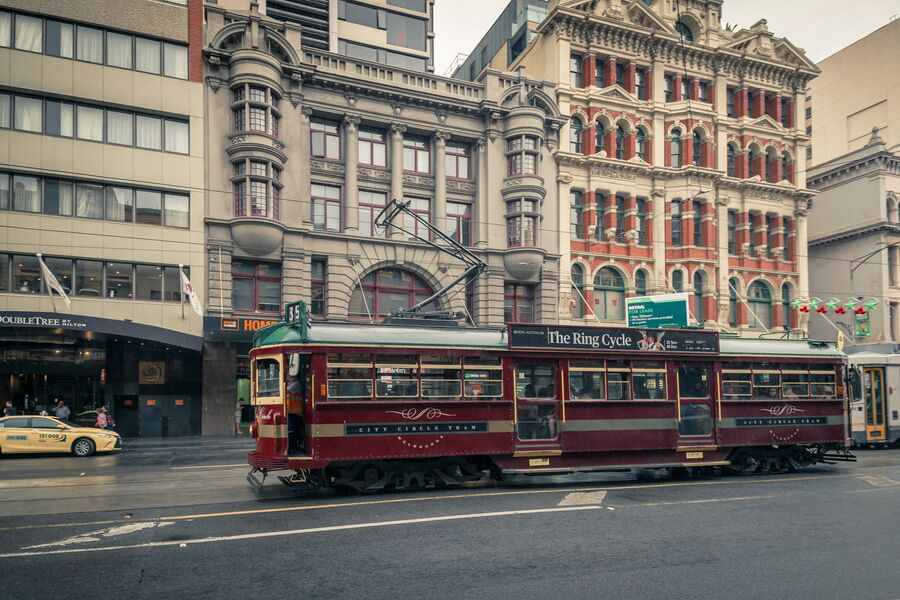 Трамвай на улице Мельбурна