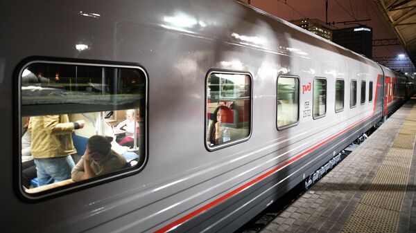 Пассажиры в одном из вагонов обновленного поезда №71/72 Белогорье