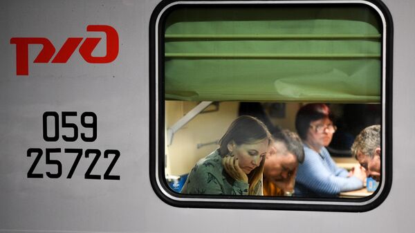 Пассажиры в одном из вагонов обновленного поезда №71/72 Белогорье