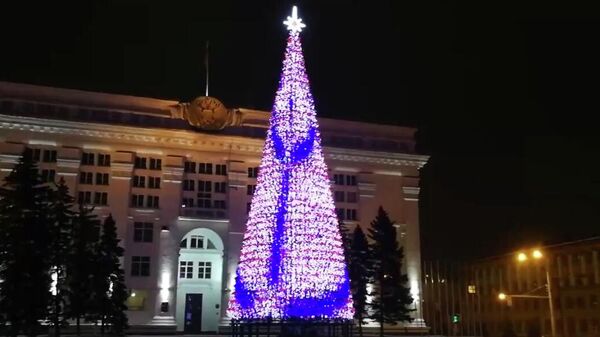 Новая новогодняя ель за 18 миллионов рублей в Кемерово