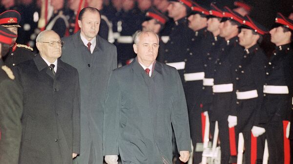  Председатель Верховного Совета СССР Михаил Горбачев прибыл на Мальтийский саммит, 2 декабря 1989 года 