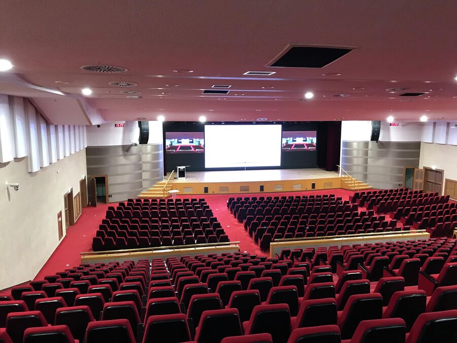 Зал для концертов и конференций в госпитале Бундан