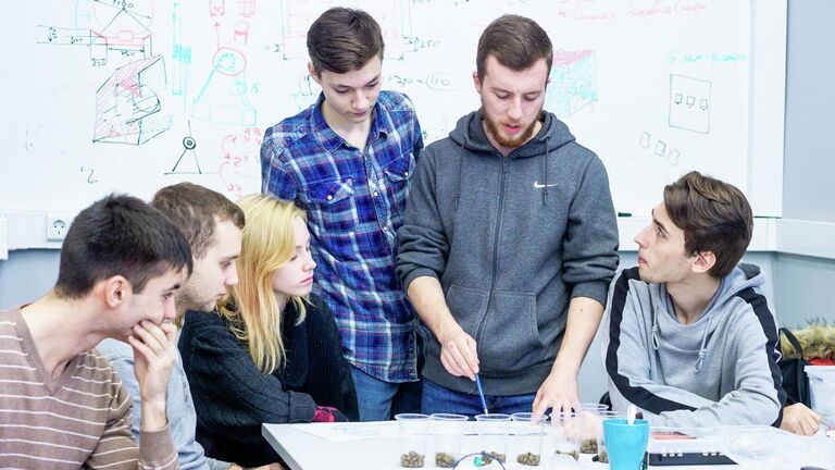 Студенты Института опережающих технологий Школа Икс ДГТУ проектируют автономную теплицу Студенты Института опережающих технологий Школа Икс ДГТУ проектируют автономную теплицу