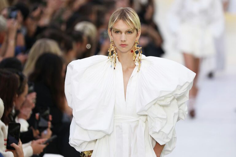 Показ коллекции Valentino Ready To Wear весна-лето 2020 на неделе моды в Париже