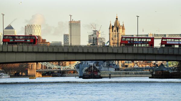 Общий вид Лондонского моста. 29 ноября 2019