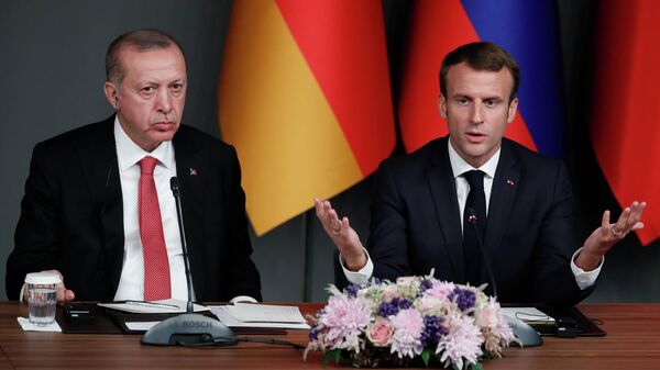 Президент Турции Реджеп Тайип Эрдоган и президент Франции Эммануэль Макрон