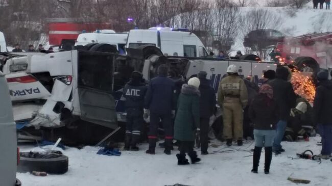 Пассажирский автобус, упавший с моста в Забайкальском крае