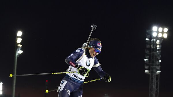Доротея Вирер (Италия) на дистанции смешанной эстафеты на первом этапе Кубка мира по биатлону сезона  2019/2020 в шведском Эстерсунде. 