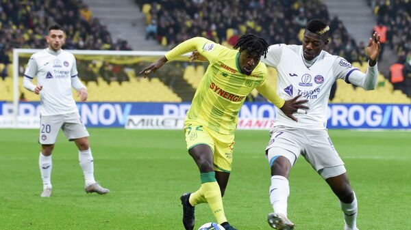 Nantes' French midfielder Abdoul Kader Bamba (C) fights for the ball with Toulouse's Ivorian midfielder Ibrahim Sangare (R) during the French L1 football match between FC Nantes (FCN) and Toulouse FC (TFC) at the La Beaujoire stadium in Nantes, western France, on December 1, 2019. (Photo by Sebastien SALOM-GOMIS / AFP)