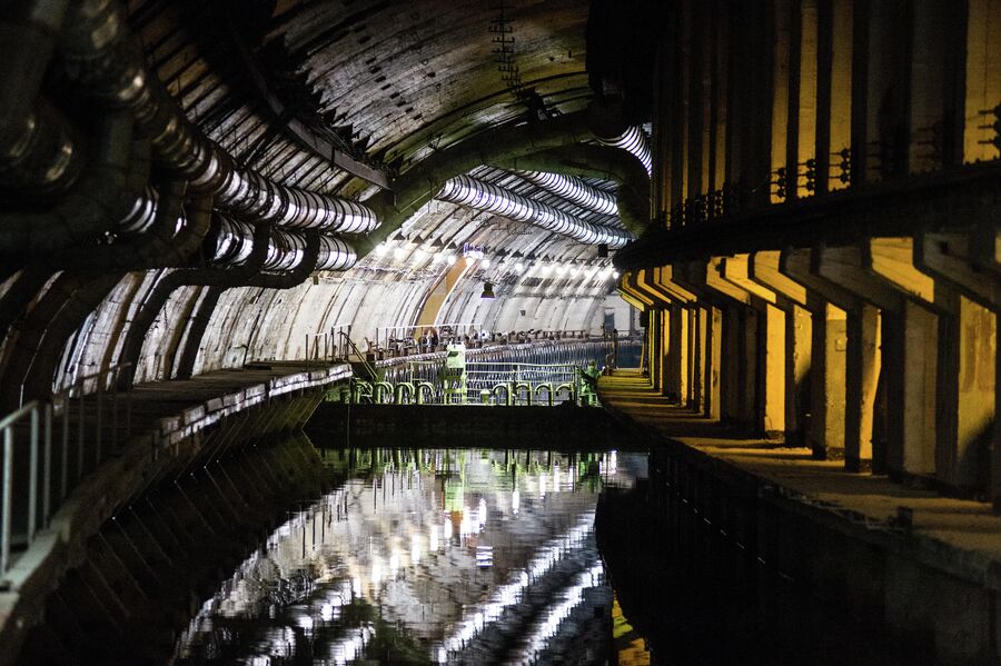 Сохранившиеся коммуникации в подземном канале объекта 825 ГТС в Балаклаве