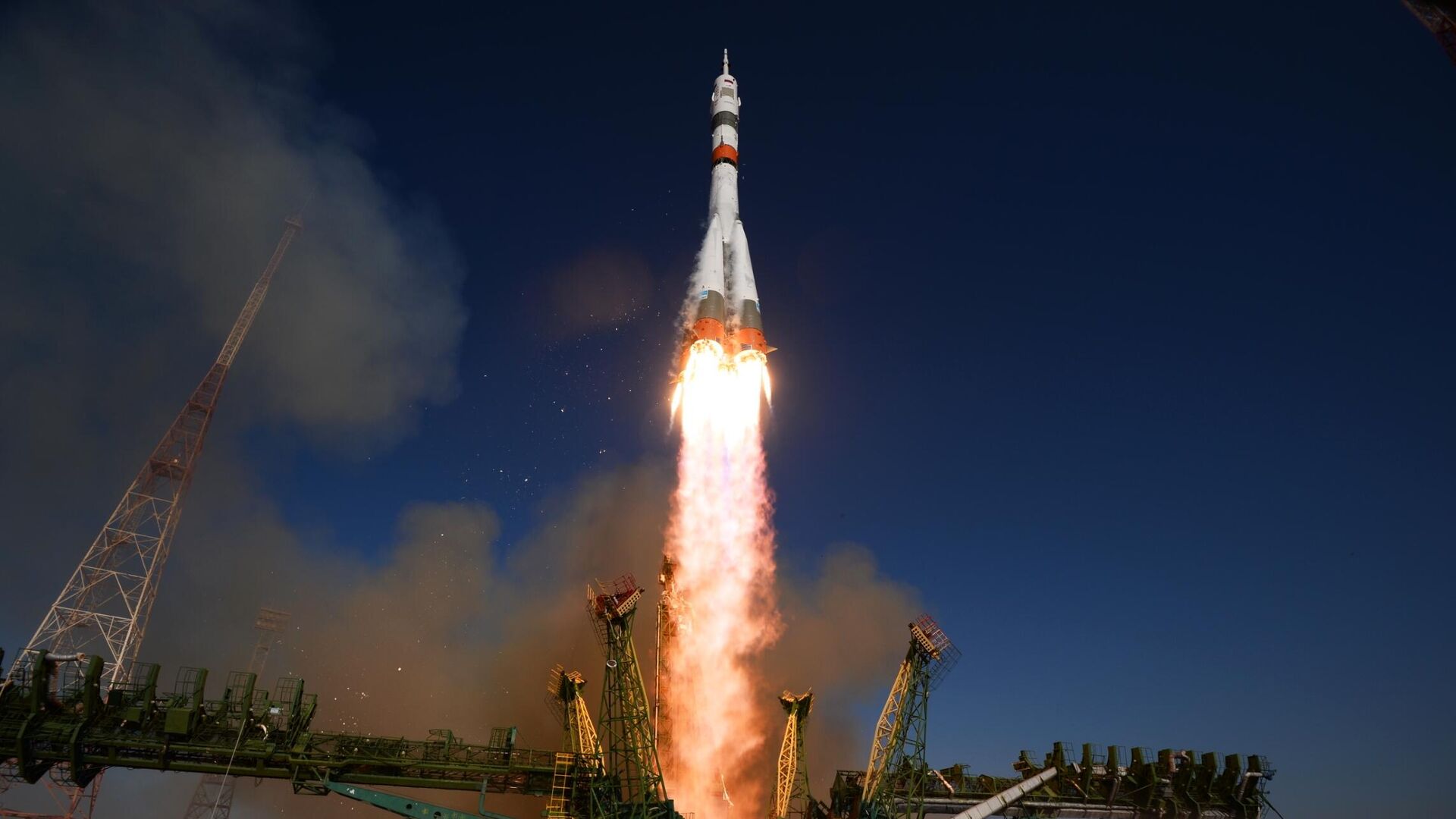 Запуск ракеты-носителя Союз-2.1а с пилотируемым кораблем Союз МС-14 со стартовой площадки космодрома Байконур - РИА Новости, 1920, 13.12.2019