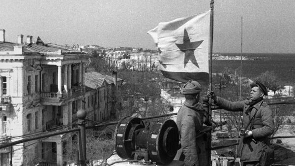 Великая отечественная война 1941-1945 годов. Военно-морской флаг над освобожденным Севастополем, 8 мая 1944 года