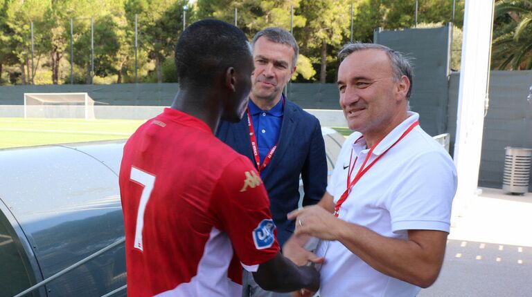 Директор академии Монако Бертран Резо (справа)