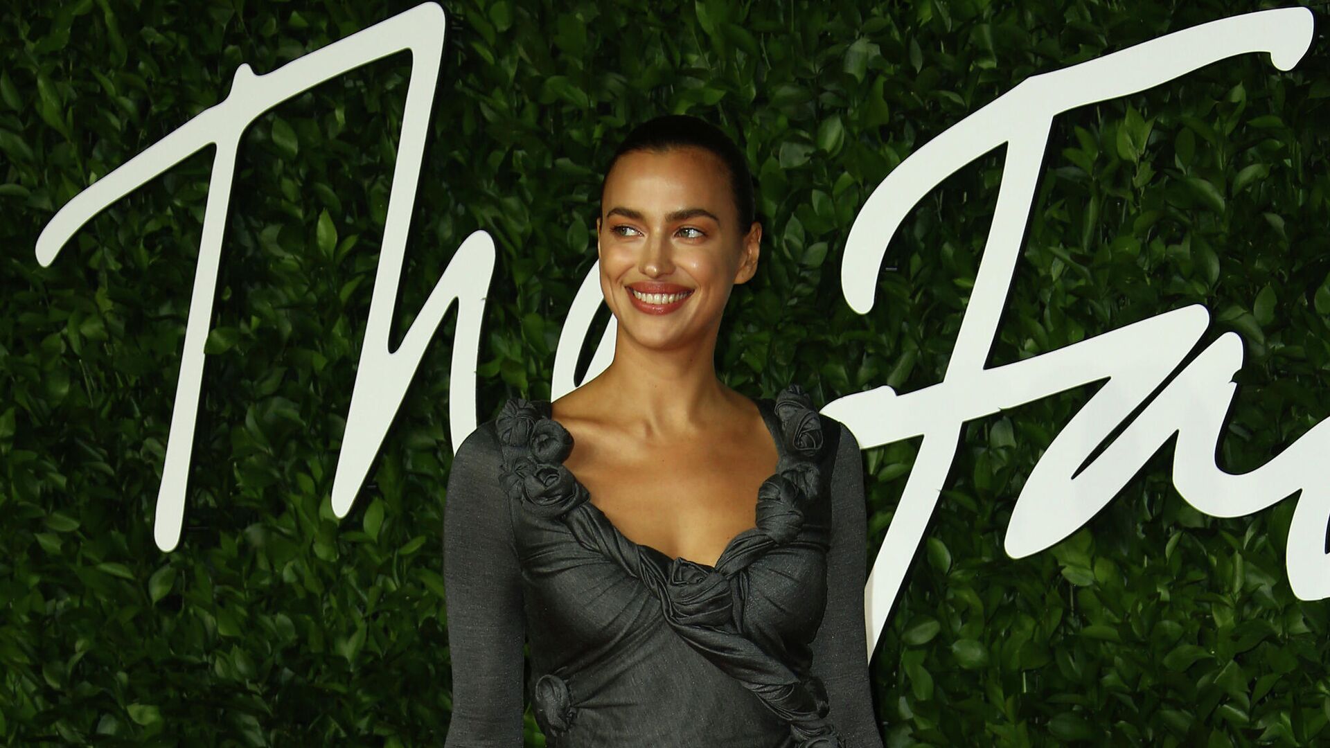 Модель Ирина Шейк на церемонии вручения премии British Fashion Awards 2019 - РИА Новости, 1920, 23.09.2020