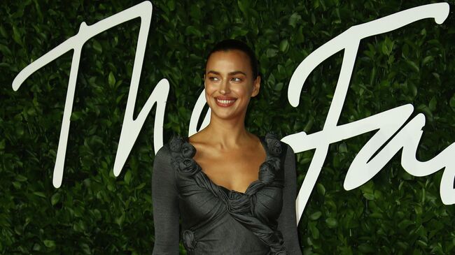 Модель Ирина Шейк на церемонии вручения премии British Fashion Awards 2019