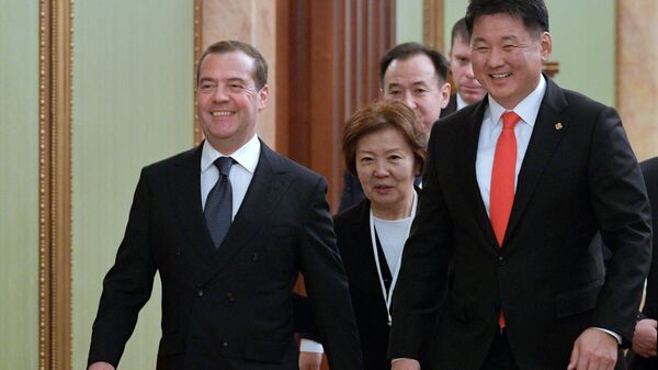 Председатель правительства РФ Дмитрий Медведев и премьер-министр Монголии Ухнаагийн Хурэлсух во время встречи. 3 декабря 2019