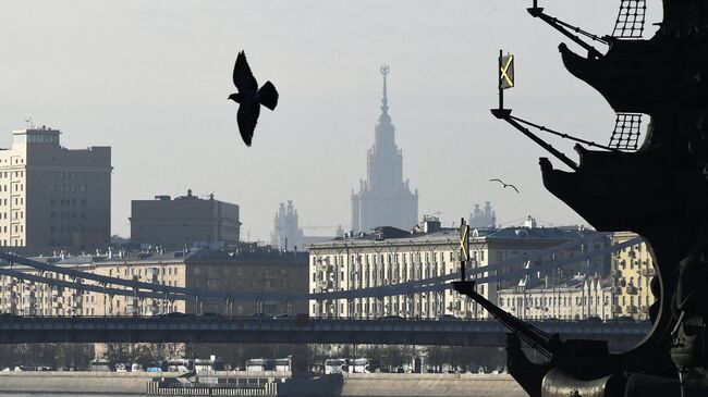 Крымский мост через Москва-реку в Москве