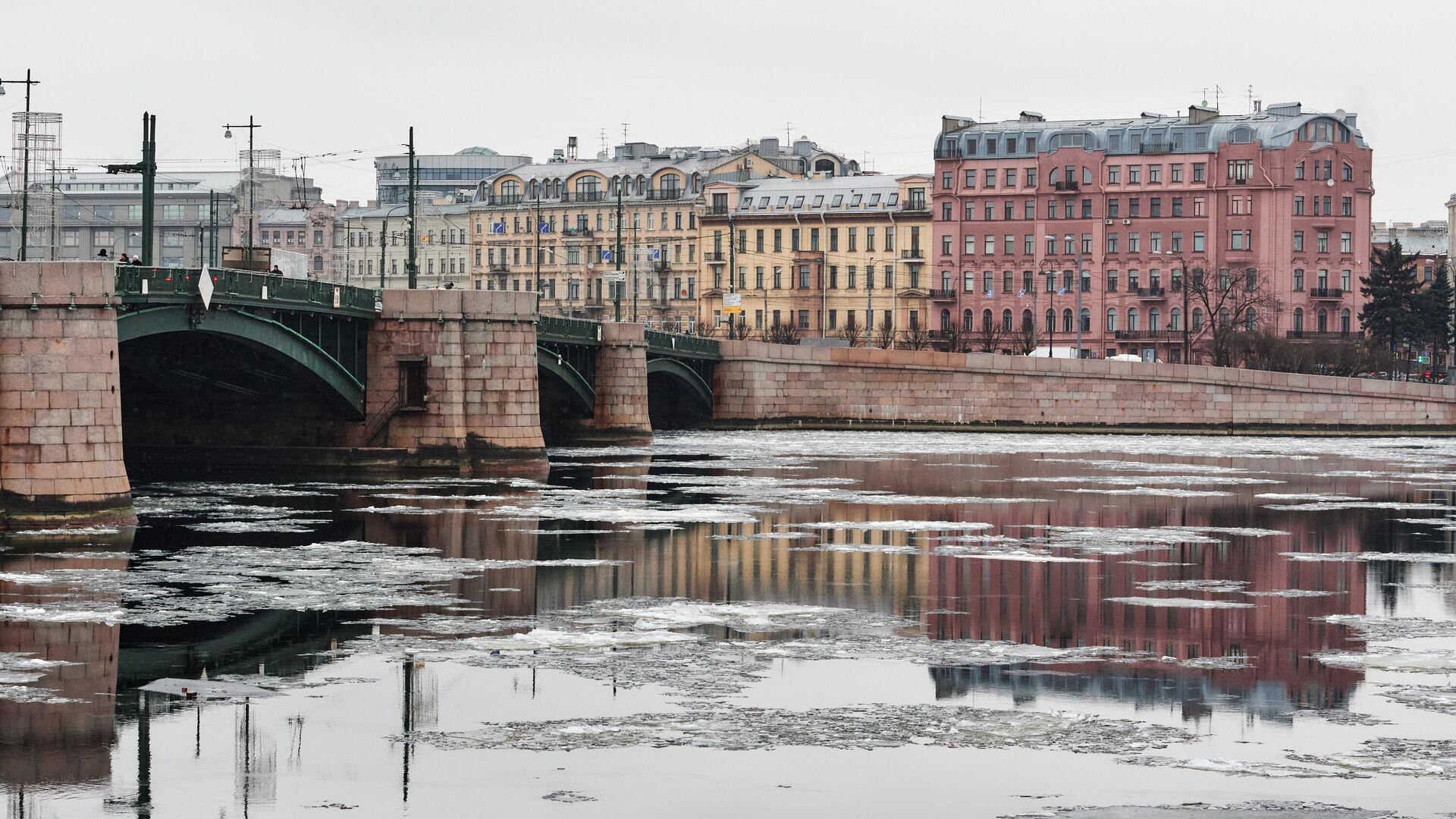 Вид на Биржевой мост и Петроградскую сторону - РИА Новости, 1920, 09.12.2020