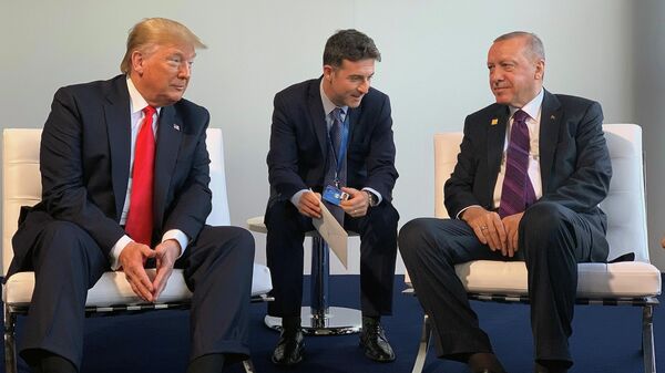 Президент США Дональд Трамп и президент Турции Реджеп Тайип Эрдоган во время встречи на саммите НАТО в Великобритании. 4 декабря 2019